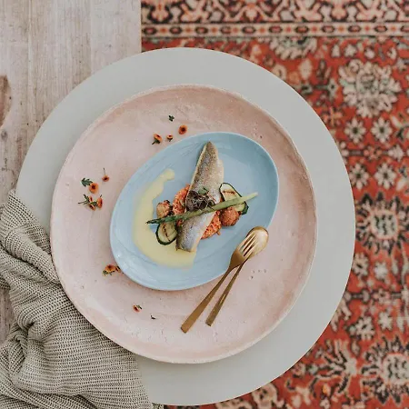 Boutique Restaurant Bal ホテル