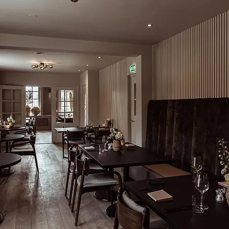 Boutique Restaurant Bal ホテル